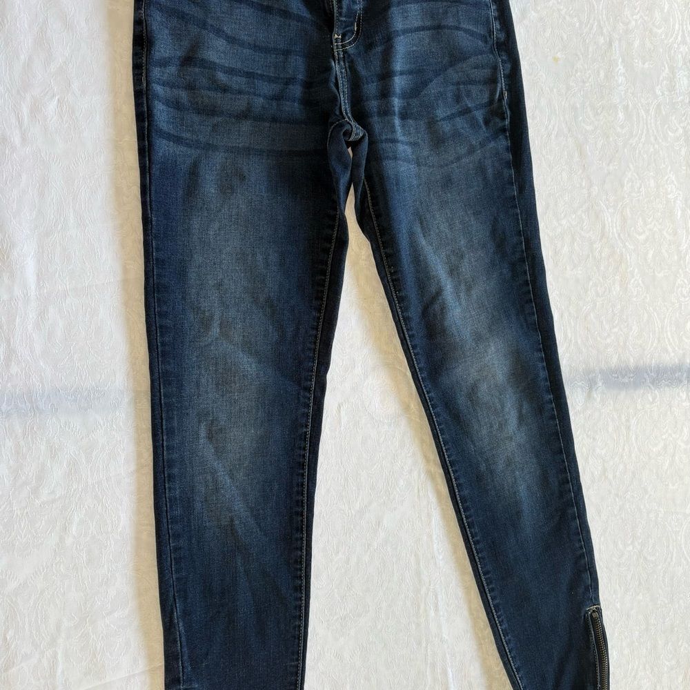 KanCan Dark Blue woman’s Skinny Jeans size 7/27